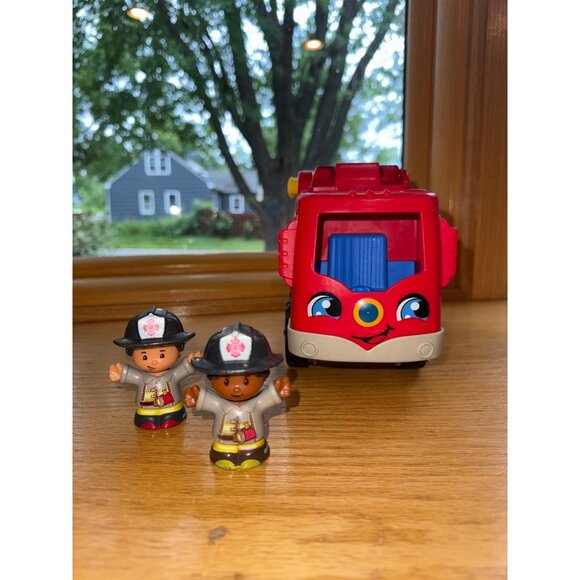 Fisher-Price Little People Fire Truck With 2 Firefighter Figures & Sound - Picture 1 of 5